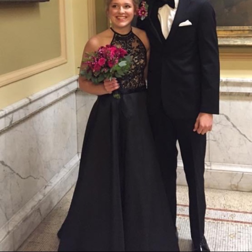 2017 black prom dress. worn once! has pockets, tailored to 5’4/5’6, size 6